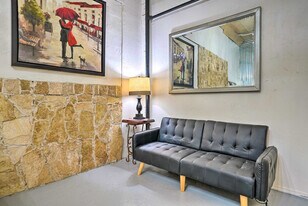 3704 San Bernardo Ave in Laredo, TX - Building Photo