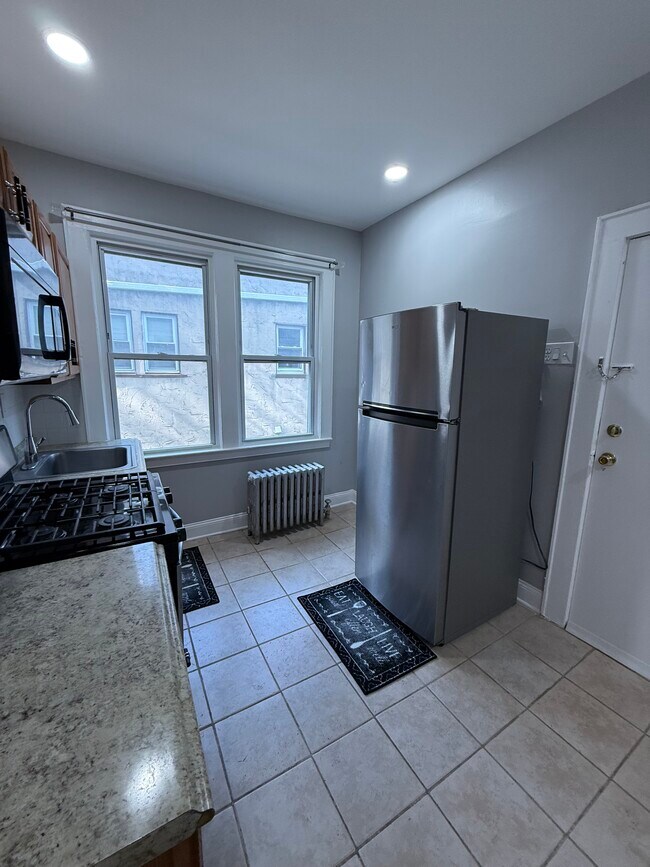 562 N Maple Ave in East Orange, NJ - Building Photo - Building Photo