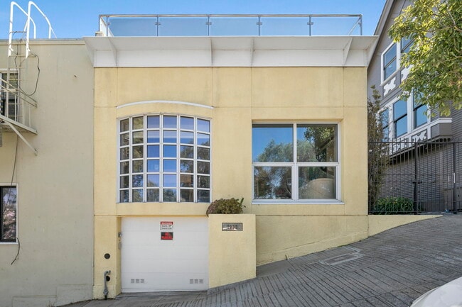 property at 2552 Hyde St