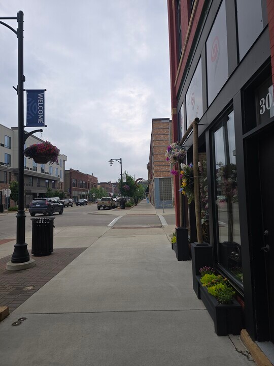 302 N Cedar Ave in Owatonna, MN - Building Photo