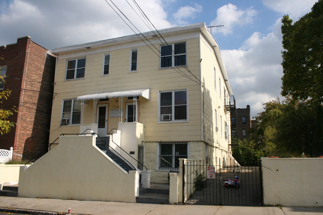 4566-68 Richardson Ave in Bronx, NY - Building Photo