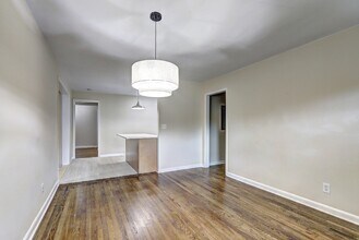 810 Commodore Dr NW in Atlanta, GA - Building Photo - Building Photo