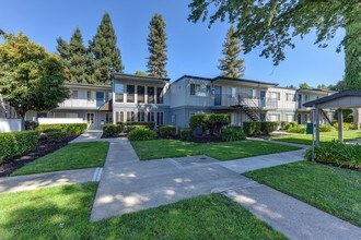 The Shenandoah Apartments in Sacramento, CA - Building Photo - Building Photo