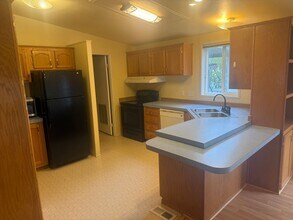 1904 N 32nd Pl in Mount Vernon, WA - Building Photo - Building Photo