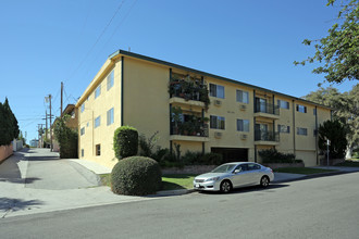 10900 Rose Ave in Los Angeles, CA - Foto de edificio - Building Photo