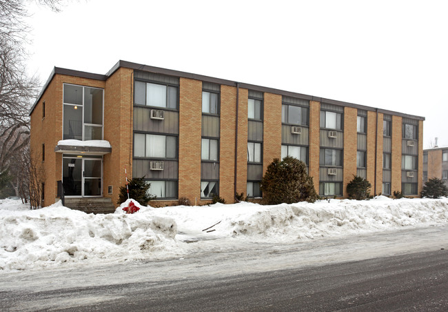 Meadowview Apartments in Savage, MN - Building Photo - Building Photo