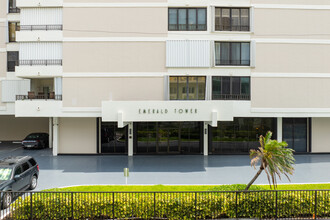 Emerald Tower in Pompano Beach, FL - Building Photo - Building Photo