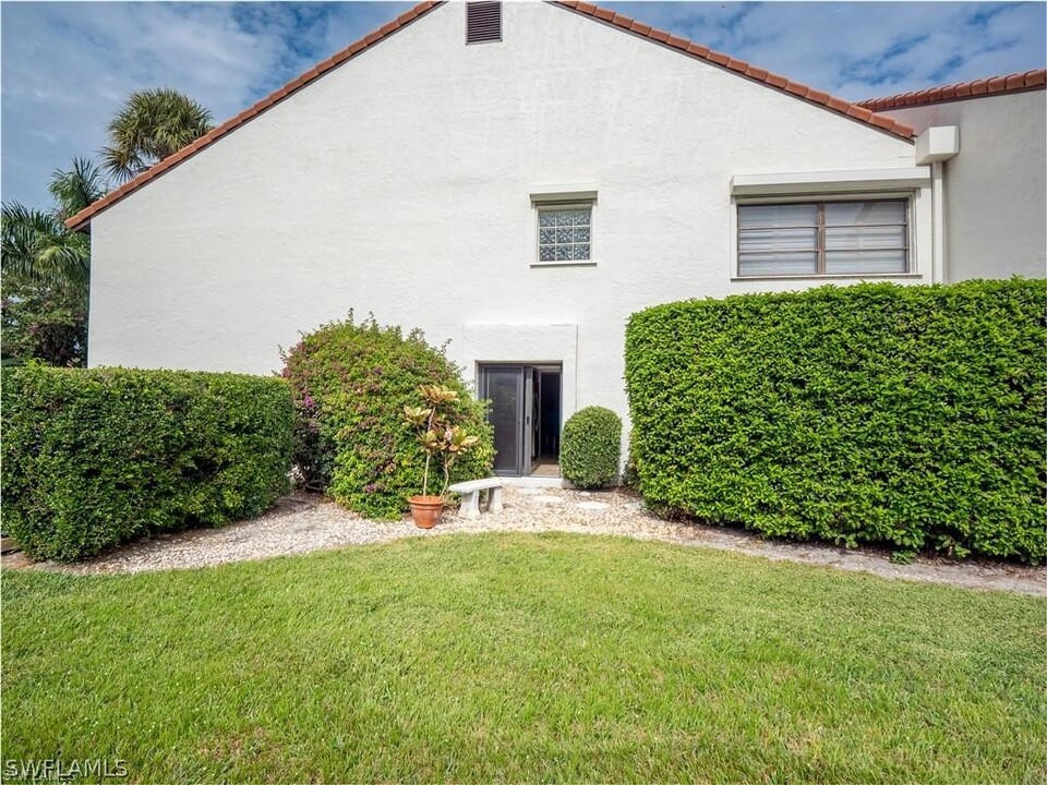 4082 Belair Ln in Naples, FL - Building Photo