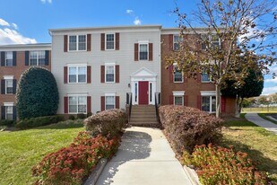 120 Prosperity Ave SE in Leesburg, VA - Building Photo