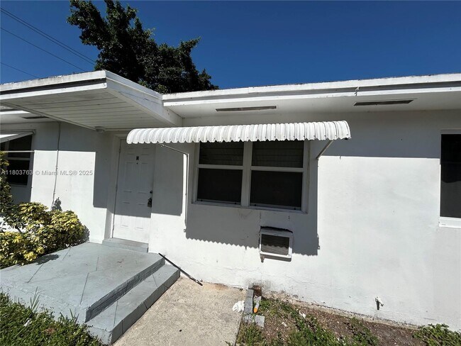 6241 Dawson St in Hollywood, FL - Building Photo - Building Photo