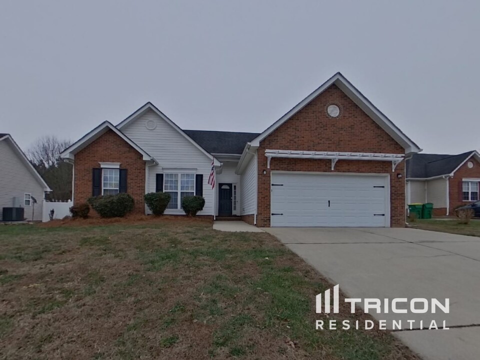 556 Scarlet Leaf Ln. in Oakboro, NC - Building Photo