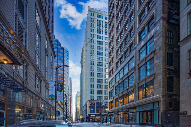 Metropolis in Chicago, IL - Foto de edificio - Building Photo