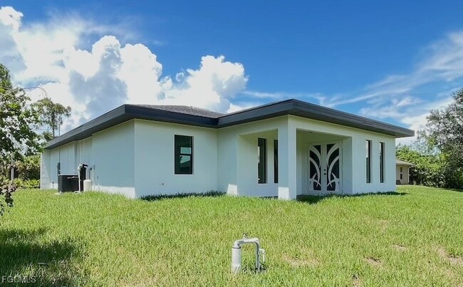 1218 Eclat St E in Lehigh Acres, FL - Building Photo - Building Photo