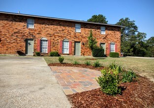 Longleaf Pointe Apartments in Hattiesburg, MS - Building Photo - Building Photo