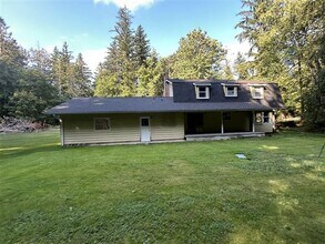 7147 Mecklem Rd in Everson, WA - Building Photo - Building Photo