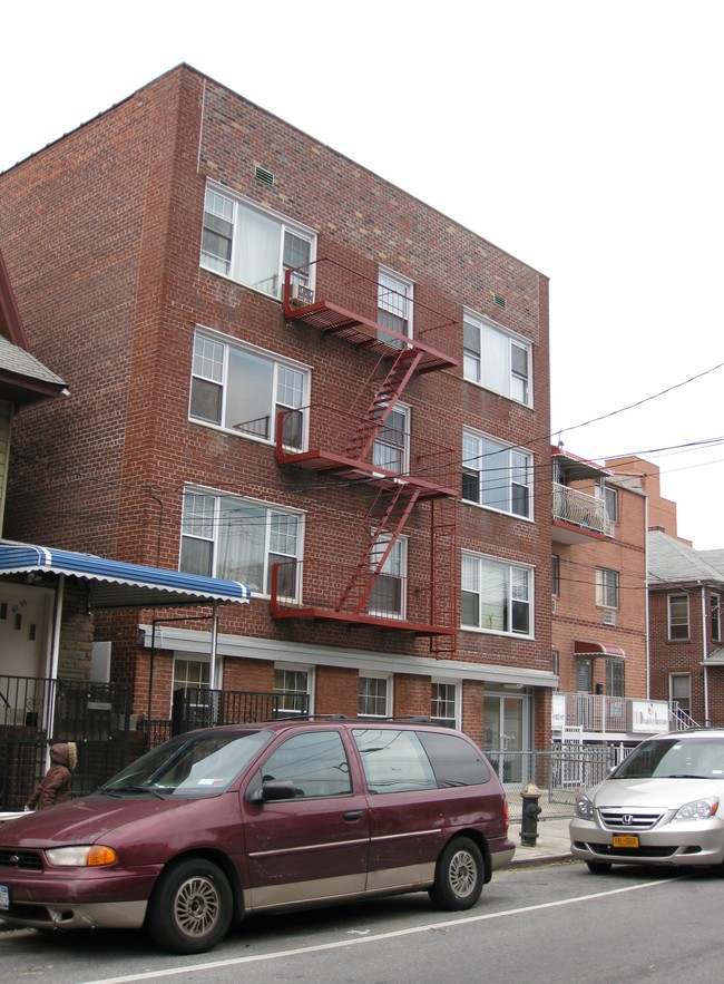 4024 74th St in Flushing, NY - Building Photo - Building Photo