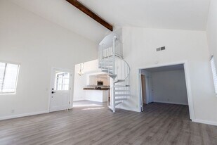 47 Clover Ln in Aliso Viejo, CA - Building Photo