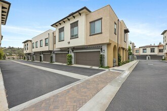 2115 Solara Ln in Vista, CA - Building Photo - Building Photo