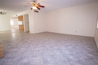3000 E Wilcox Dr in Sierra Vista, AZ - Foto de edificio - Building Photo