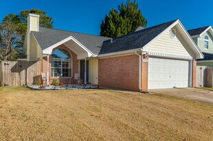 1221 Charleston Cir in Fort Walton Beach, FL - Building Photo