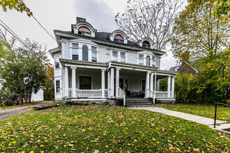 527 Oak St in Syracuse, NY - Building Photo - Building Photo