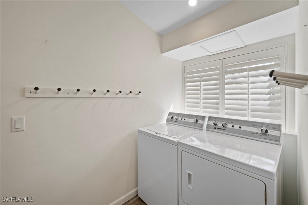 27002 Oakwood Lake Dr in Bonita Springs, FL - Building Photo