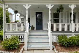 25 Raymond St in Darien, CT - Building Photo - Building Photo