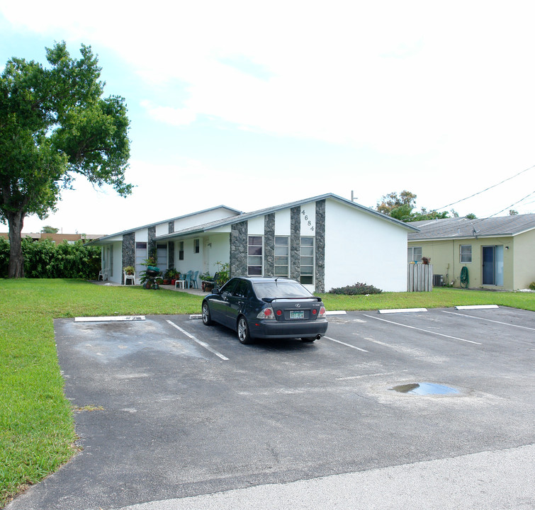 4680-4684 SW 29th Ter in Fort Lauderdale, FL - Building Photo