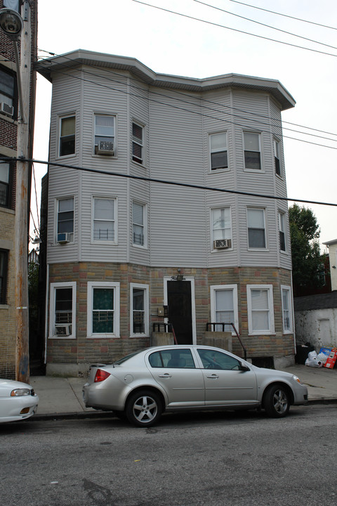 14 Rollins St in Yonkers, NY - Building Photo