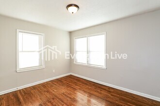 7409 Walrond Ave in Kansas City, MO - Building Photo - Building Photo