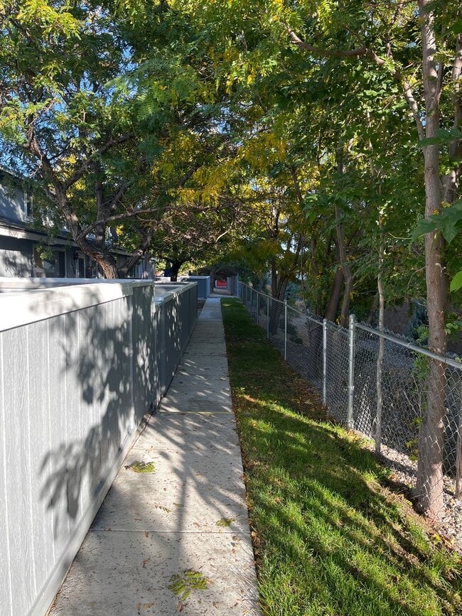 property at 1533 E Long St