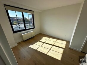 NORTHERN BOULEVARD in Queens, NY - Foto de edificio - Building Photo