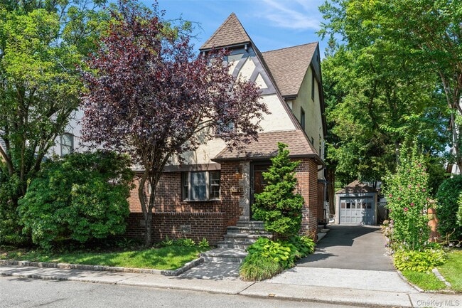 property at 7 Bayview Terrace