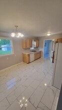 521 E Summit St in Bolivar, MO - Building Photo - Building Photo