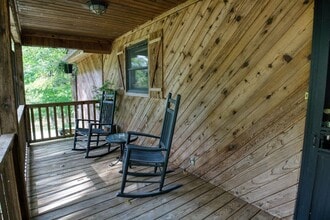 75 Forest Glenn Dr in Eddyville, KY - Foto de edificio - Building Photo