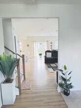 212 Messenger Way in Lewis Center, OH - Foto de edificio - Building Photo