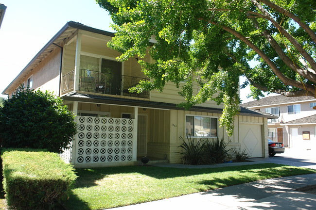 1544 Stokes St in San Jose, CA - Foto de edificio - Building Photo