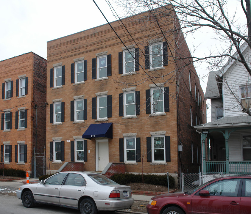 120 Henry St in Stamford, CT - Building Photo