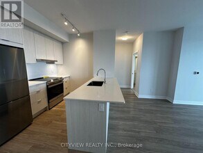430-3430 Square One Dr in Mississauga, ON - Building Photo - Building Photo