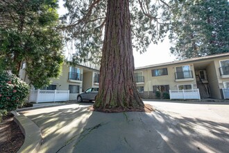2014 NE Schuyler St in Portland, OR - Foto de edificio - Building Photo