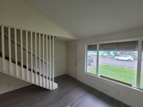 666-668 N 52nd Pl in Springfield, OR - Building Photo - Building Photo