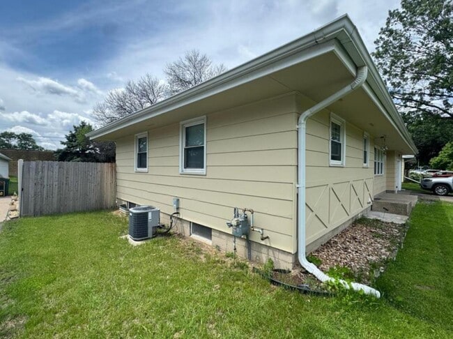 3119 67th Ave N in Minneapolis, MN - Building Photo - Building Photo