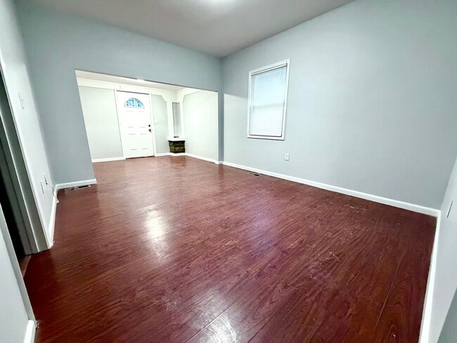 735 Alabama Ave SE, Unit Apt #1 in Washington, DC - Foto de edificio - Building Photo