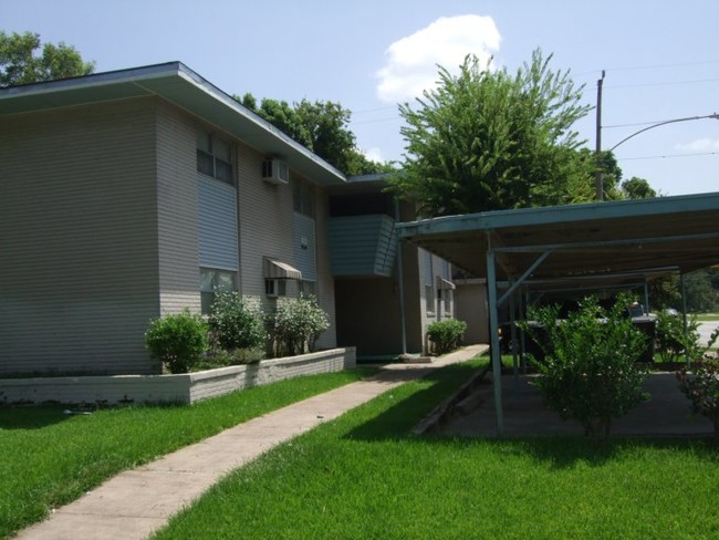 4602 Walker St in Houston, TX - Building Photo - Building Photo