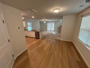 140 Kings Parish Ct in Columbia, SC - Building Photo - Building Photo