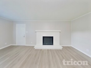 806 Leisure Ln in Greenwood, IN - Building Photo - Building Photo