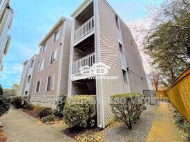 2325 Sea Shell Rd in Virginia Beach, VA - Building Photo