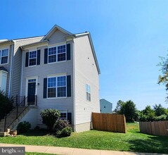 451 Ginkgo Terrace NE in Leesburg, VA - Building Photo - Building Photo