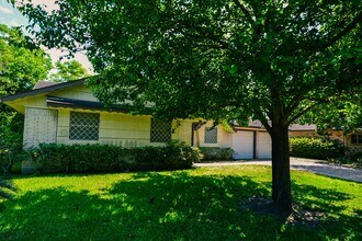 8407 Edgemoor Dr in Houston, TX - Building Photo - Building Photo