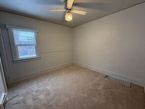 117 11th Ave NE in Minot, ND - Building Photo - Building Photo